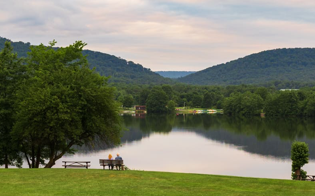 Memorial Lake State Park